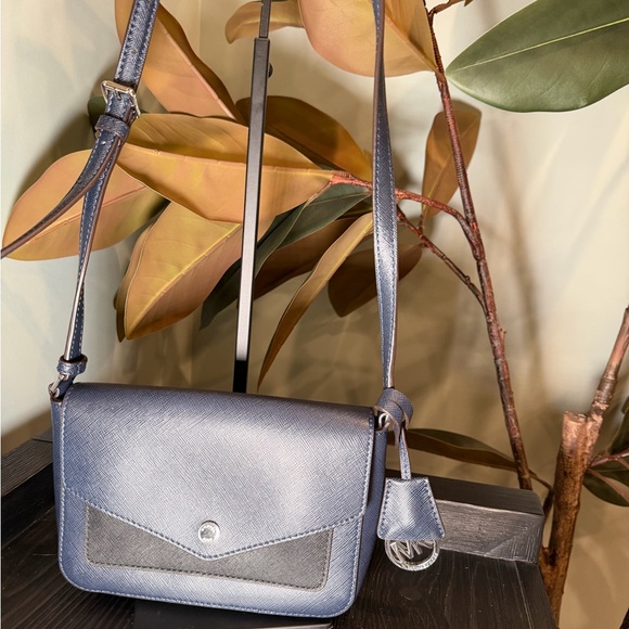 Michael Kors Greenwich Saffiano Bag - Picture 1 of 6